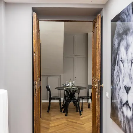 Amazing 3-bedrooms Pantheon Apartment Rome