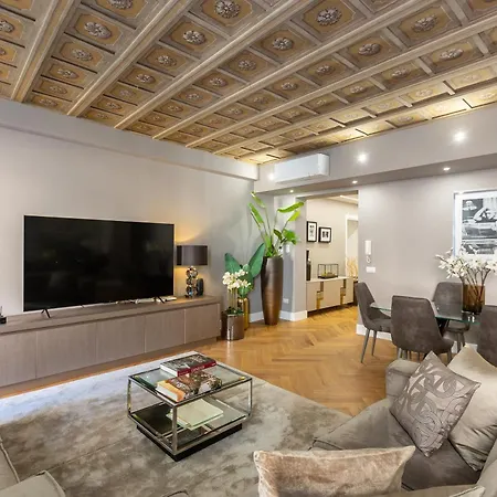 Amazing 3-bedrooms Pantheon Apartment Rome